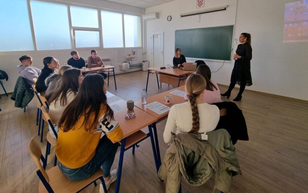 Medicinske sestre iz Doma zdravlja Virovitičko-podravske županije održale edukativno predavanje za učenike 5.M