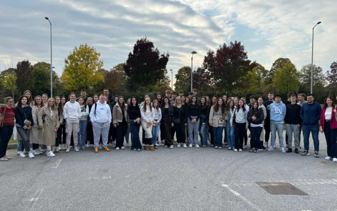 Stručni izlet u Zagreb – od učionice do operacijske dvorane: učenici Tehničke škole u posjetu Arthrexu i HKMS-u