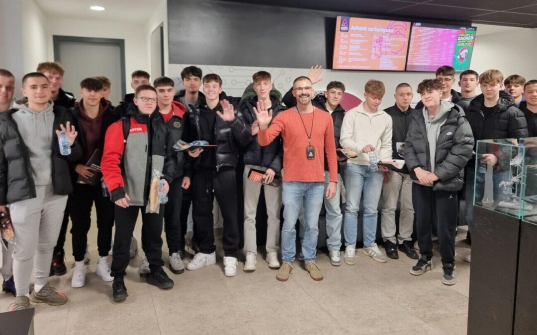 Učenici drugih razreda u edukativnom posjetu Sveučilištu Algebra Bernays