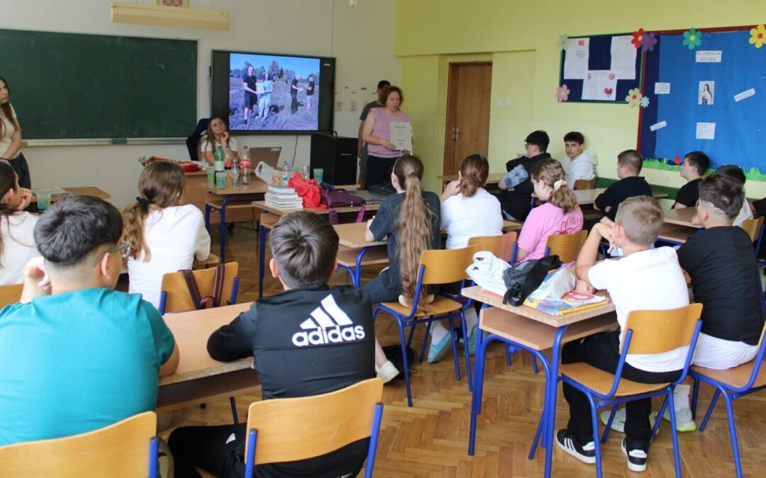 “Zeleni tragovi” povezali šumare i osnovnoškolce