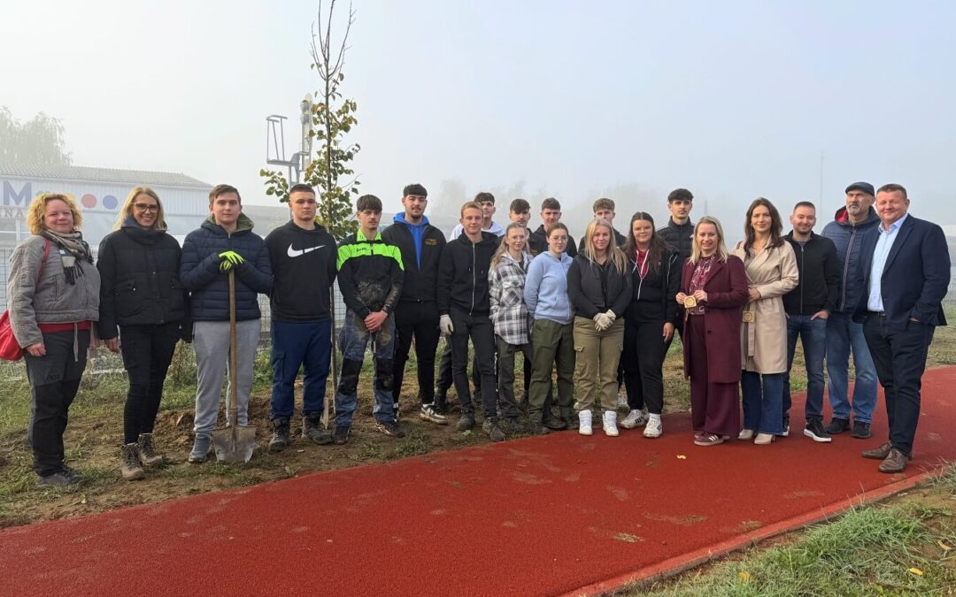 Učenici šumarskog smjera sudjelovali u sadnji stabala u parku Čarobna šuma