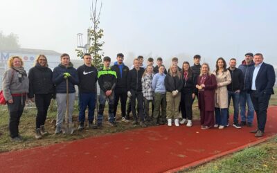 Učenici šumarskog smjera sudjelovali u sadnji stabala u parku Čarobna šuma